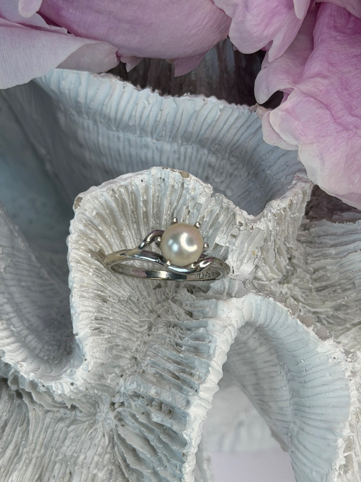 La Pais 14K White Gold Pearl Ring Size 6.5