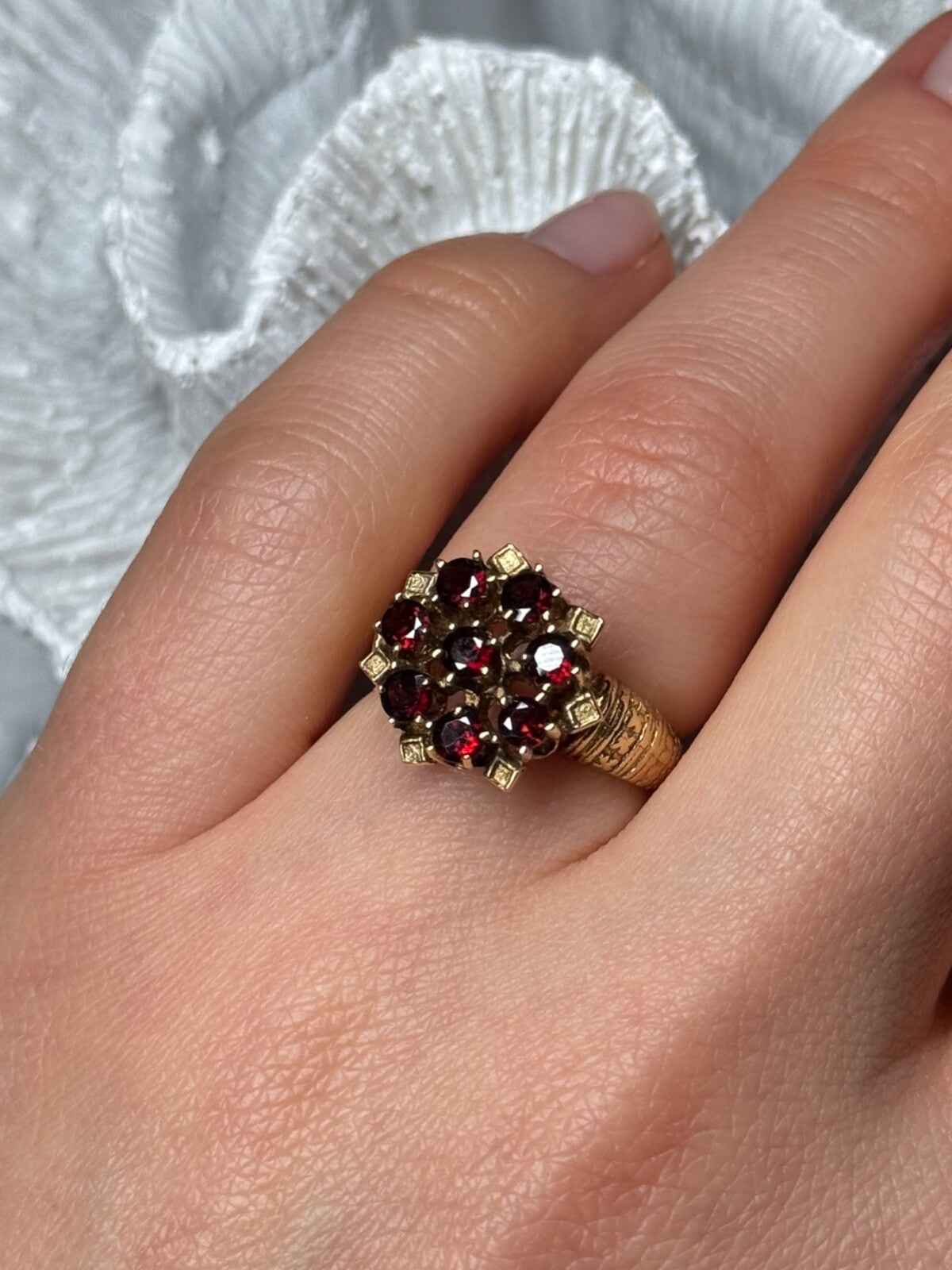 14K Yellow Gold Ring Garnet Flower Size 5