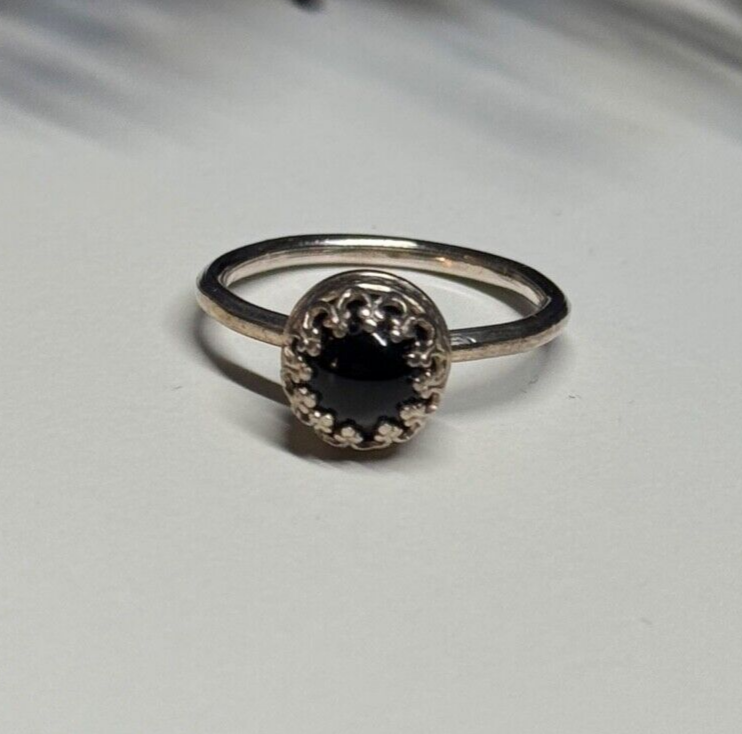 925 STERLING SILVER ONYX  RING SIZE 7.5