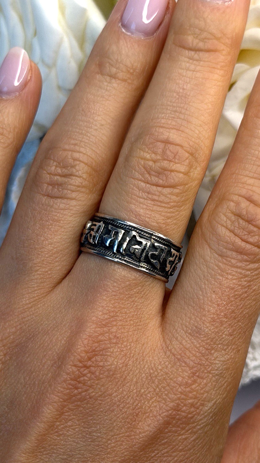 Vintage Tribal Pattern Band 925 Sterling Silver Ring Size 8.5