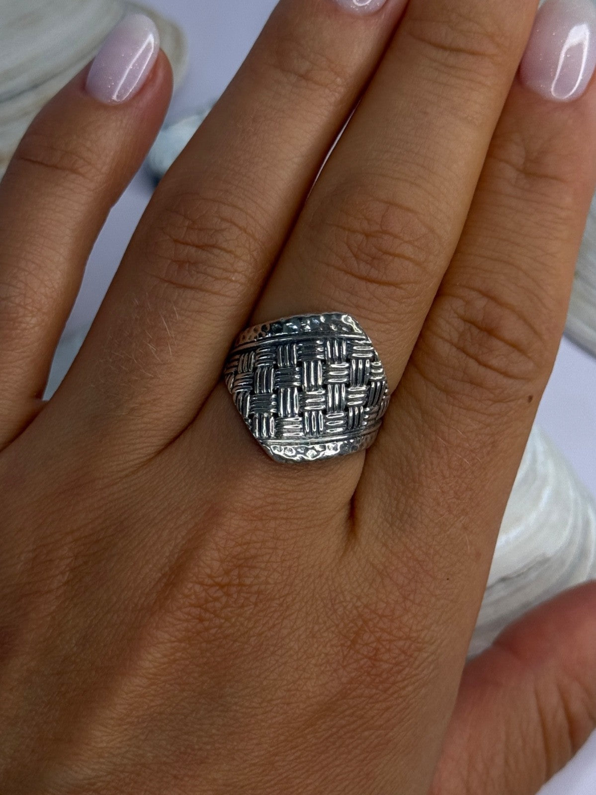 Classy Design 925 Sterling Silver Ring Size 8