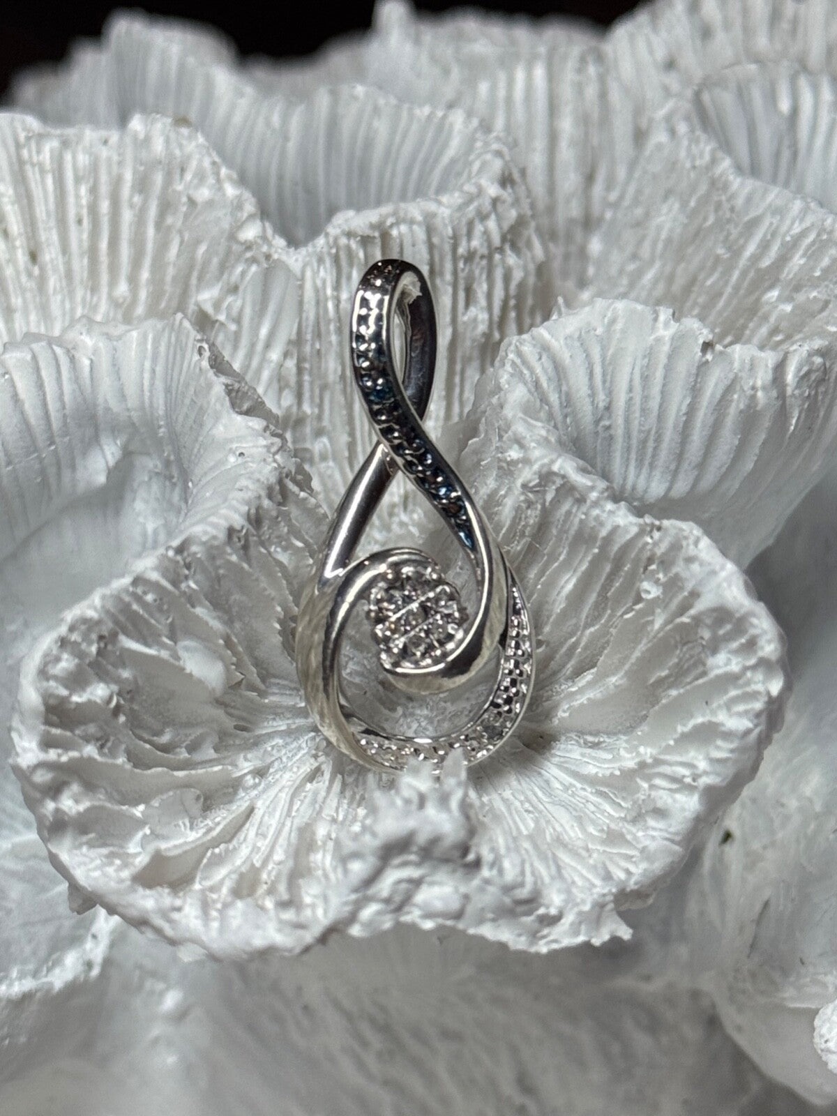 925 Sterling Silver White & Blue Topaz Pendant Length 1.1 Inch