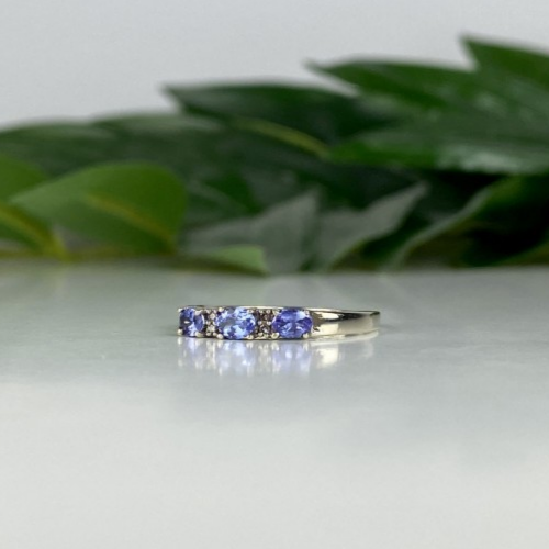 10K White Gold Iolite & Diamond Ring Size 7.5