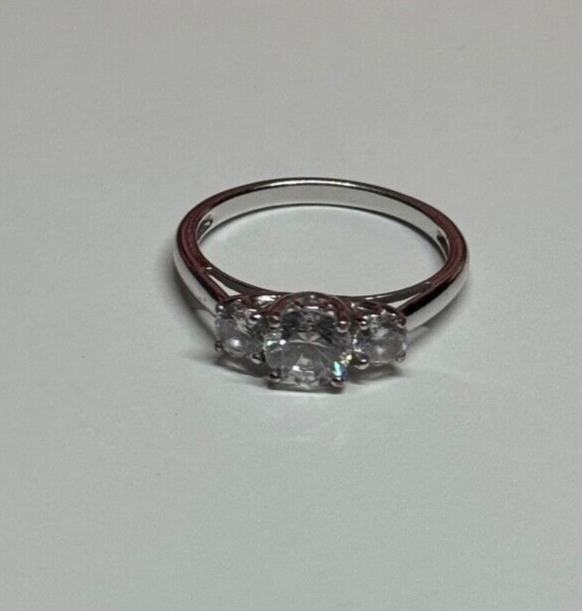 925 Sterling Silver CZ Ring Size 7.5