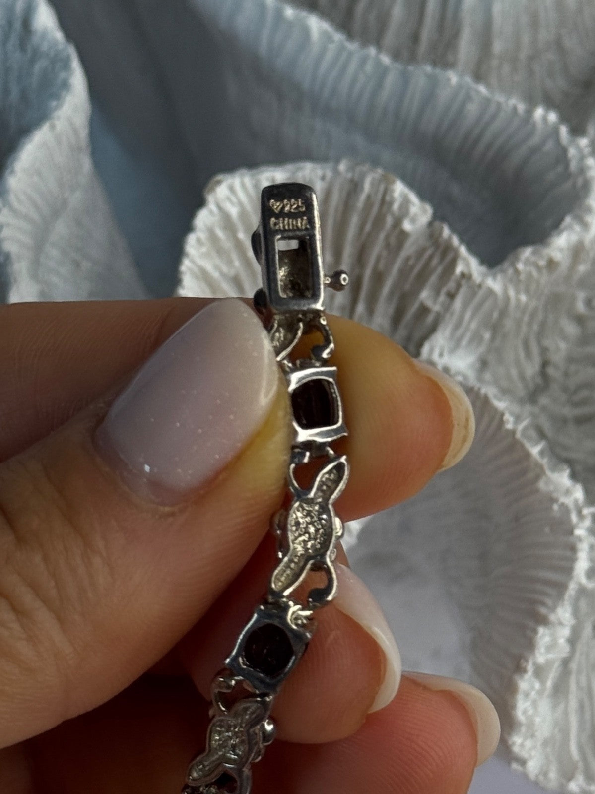 925 Sterling Silver Flower Garnet Bracelet Length 8