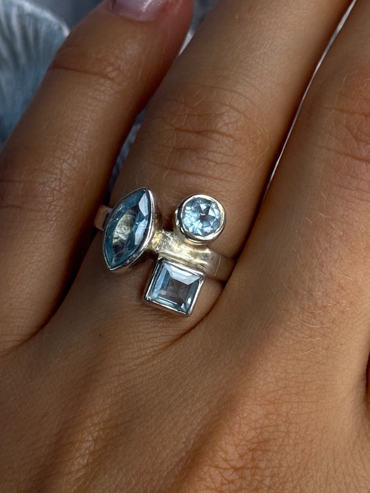 925 Sterling Silver Blue Topaz Ring Size 7