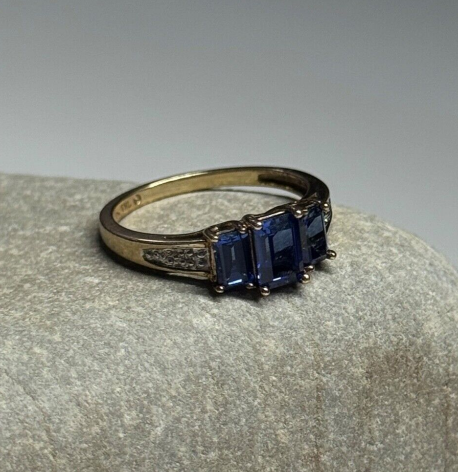 10K Yellow Gold Sapphire & Diamonds Ring Size 6