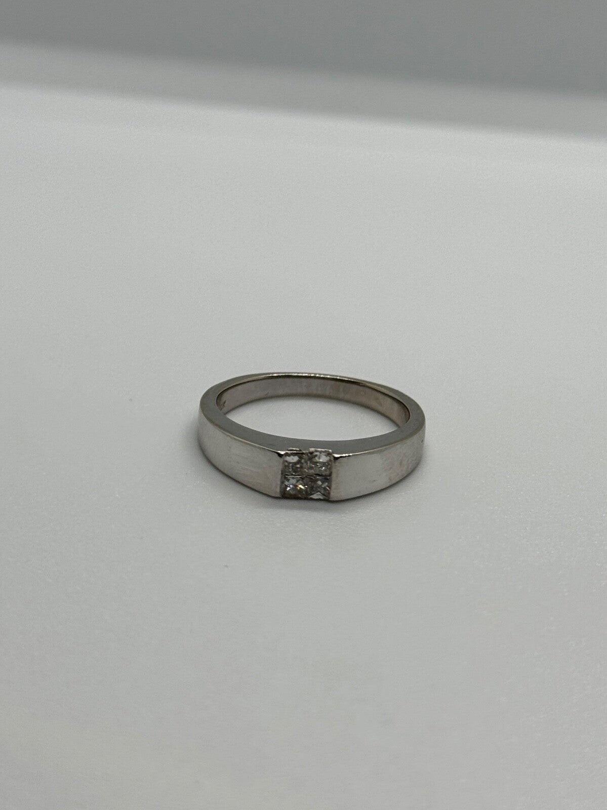 14K White Gold Diamonds Ring Size 7