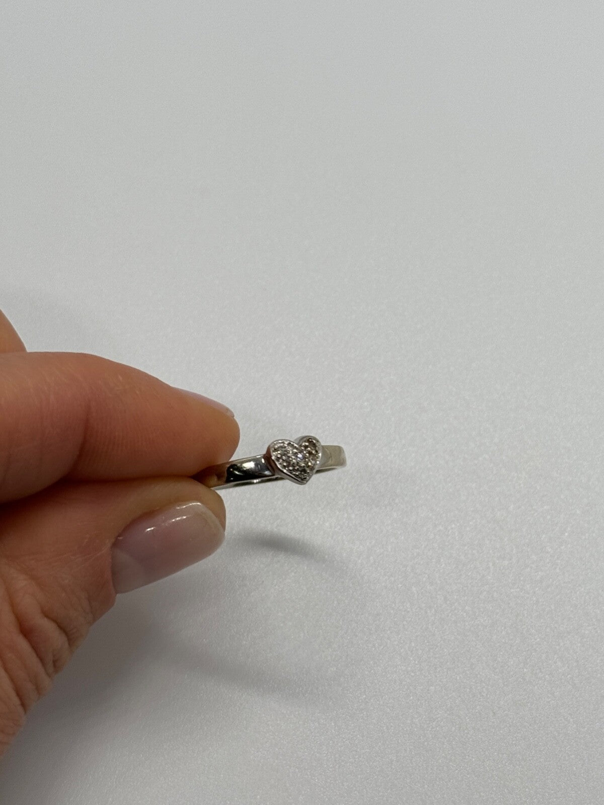 10K White Gold Diamond Heart Ring Size 6