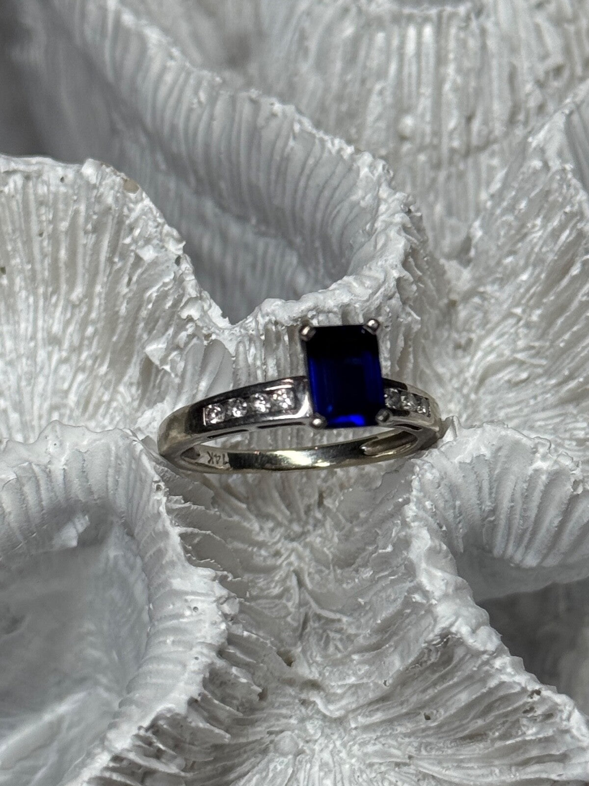14K White Gold Sapphire & Diamonds Ring Size 5.5