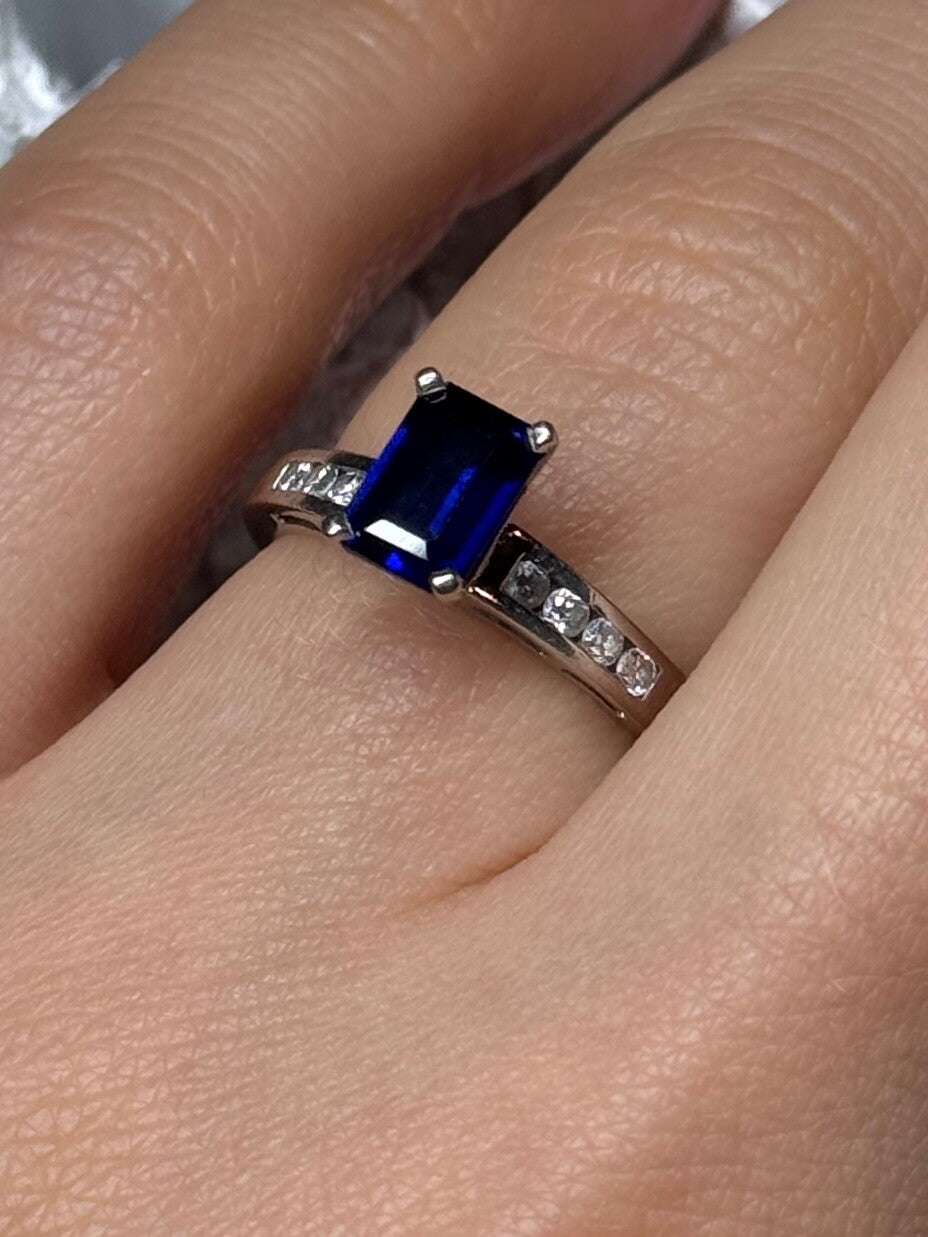 14K White Gold Sapphire & Diamonds Ring Size 5.5