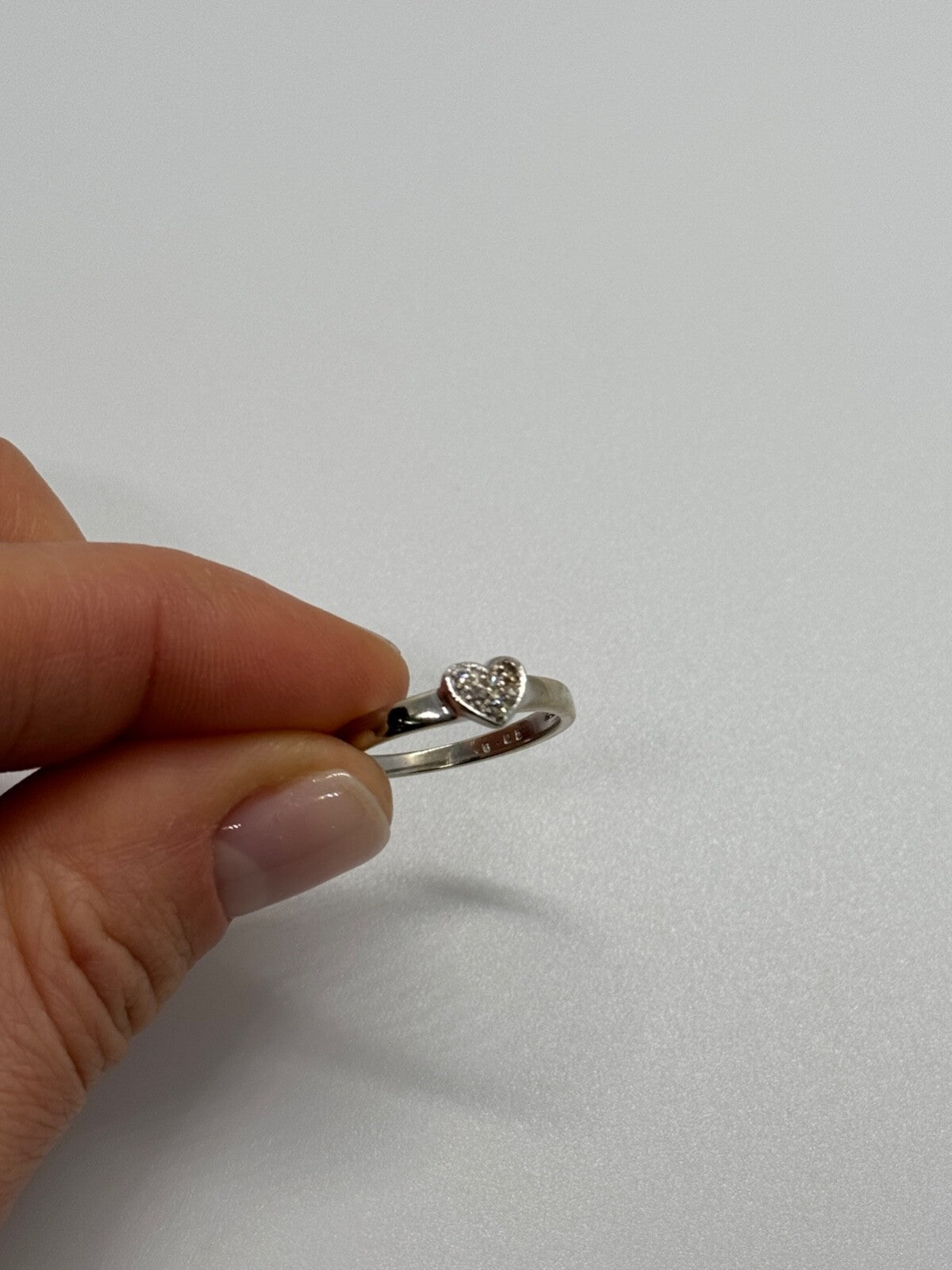 10K White Gold Diamond Heart Ring Size 6