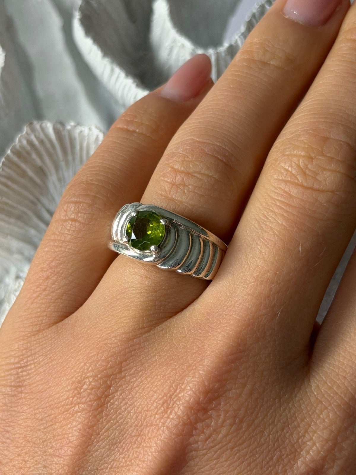 925 Sterling Silver Peridot Ring Size 6