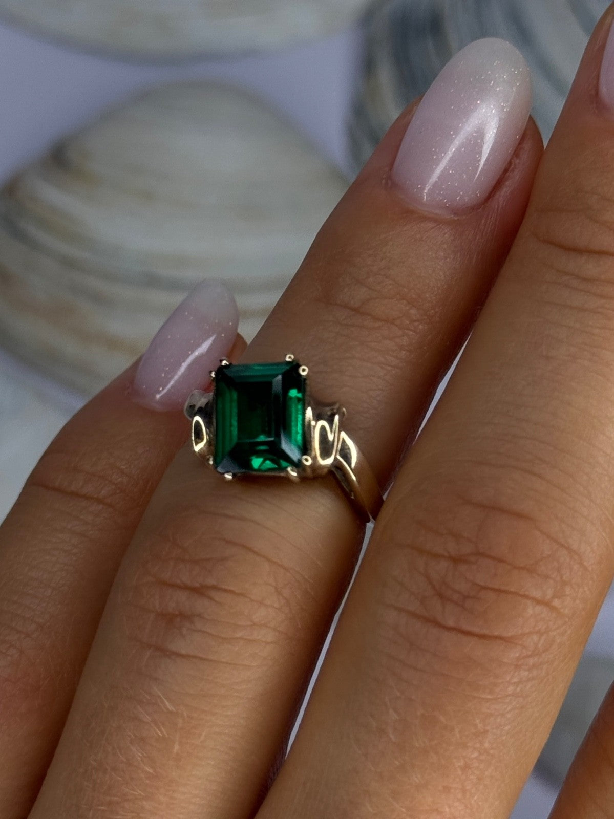 10K Yellow Gold Emerald Ring Size 4