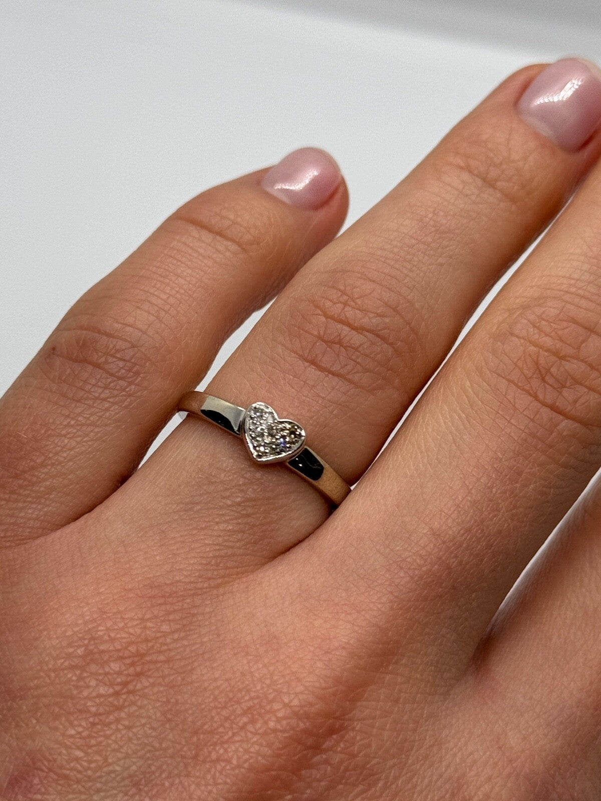10K White Gold Diamond Heart Ring Size 6