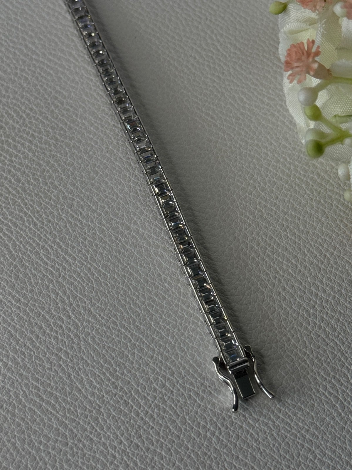 Elegant 925 Sterling Silver CZ Bracelet Length 8 Inch