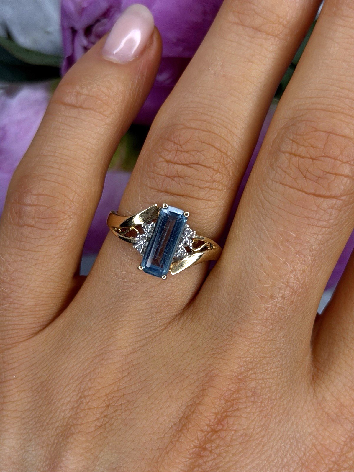Elegant 10K Yellow Gold Blue Topaz & Diamond Ring Size 7