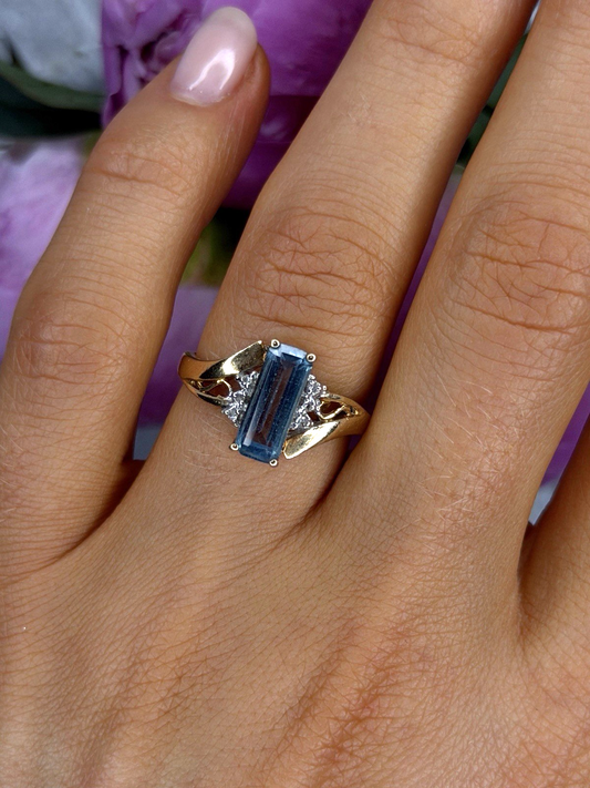 Elegant 10K Yellow Gold Blue Topaz & Diamond Ring Size 7