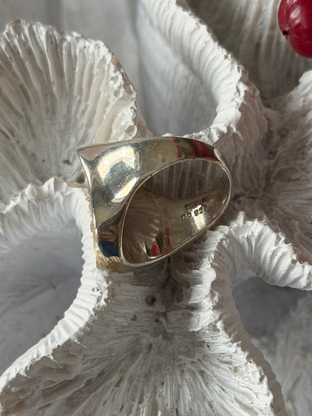 Elegant Design 925 Sterling Silver Ring Size 6