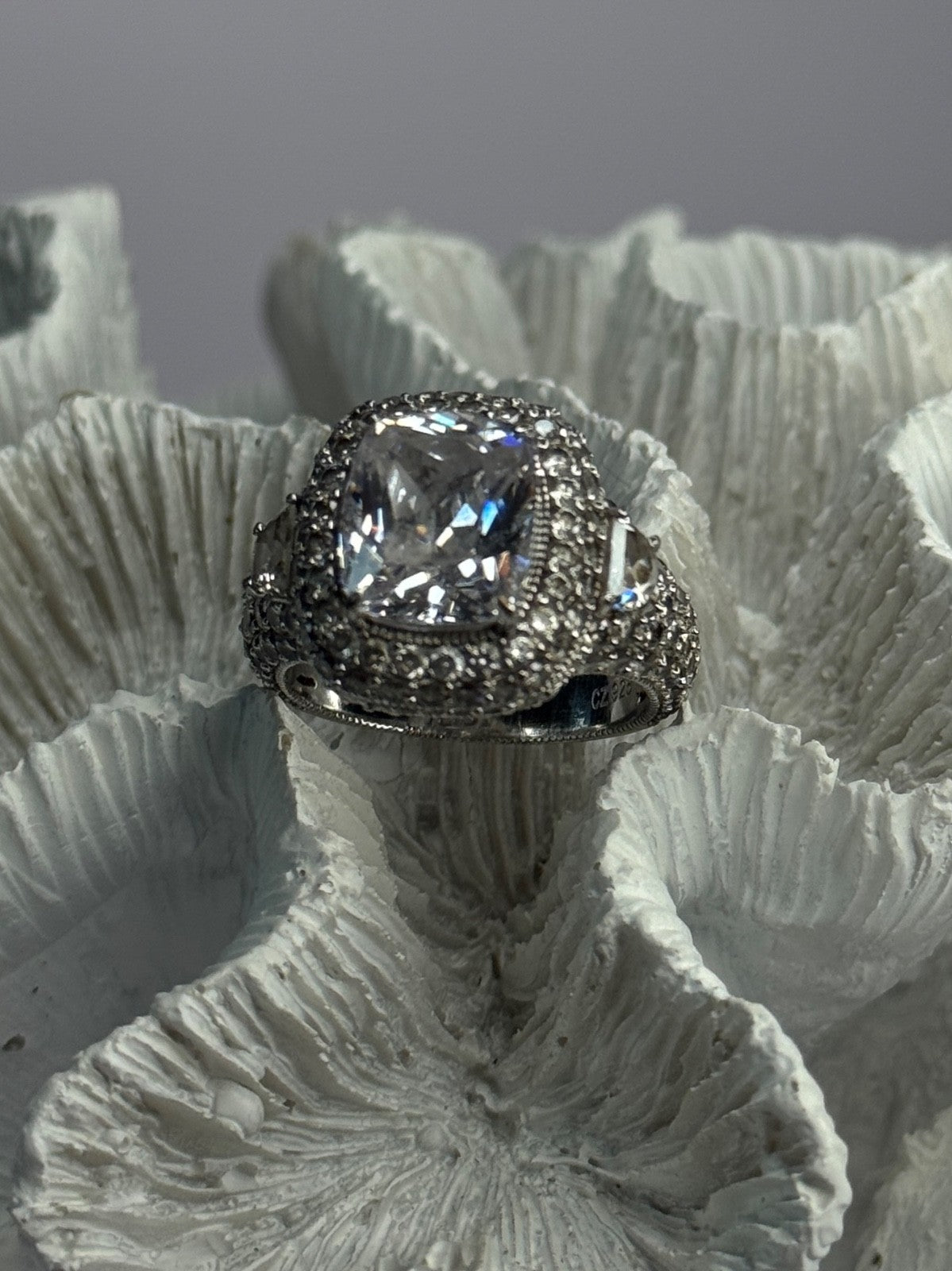 Beautiful Design 925 Sterling Silver Cz Ring Size 9