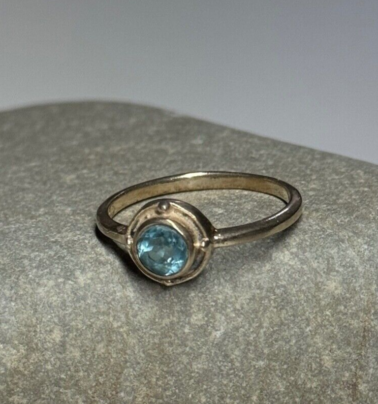 925 Sterling Silver Blue Topaz Ring Size 7.5