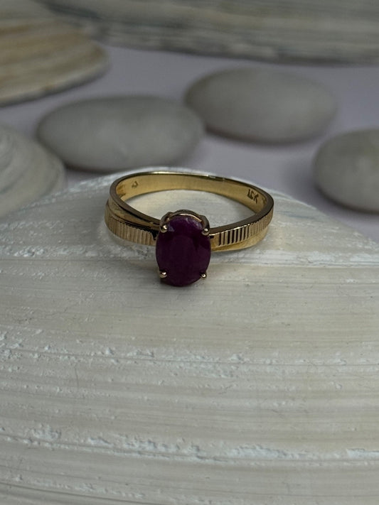 Elegant 10K Yellow Gold Ruby Ring Size 7
