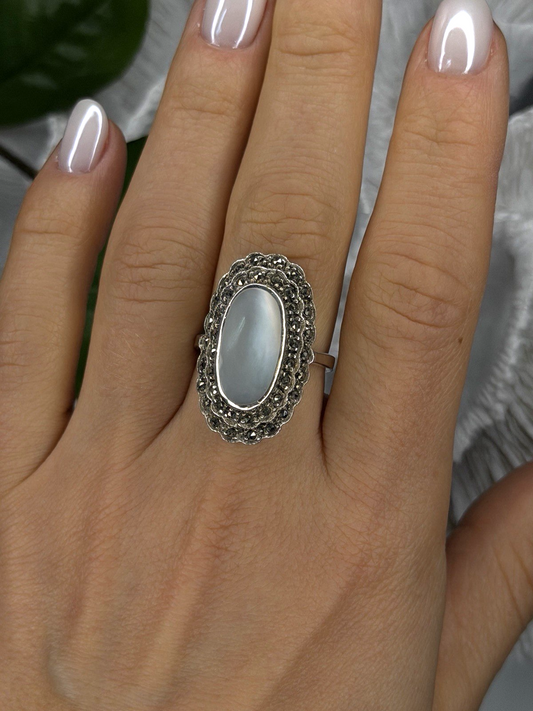 Elegant Vintage 925 Sterling Silver White Abalone & Marcasite Ring Size 9