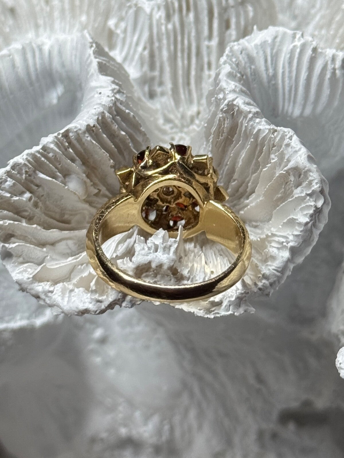 14K Yellow Gold Ring Garnet Flower Size 5