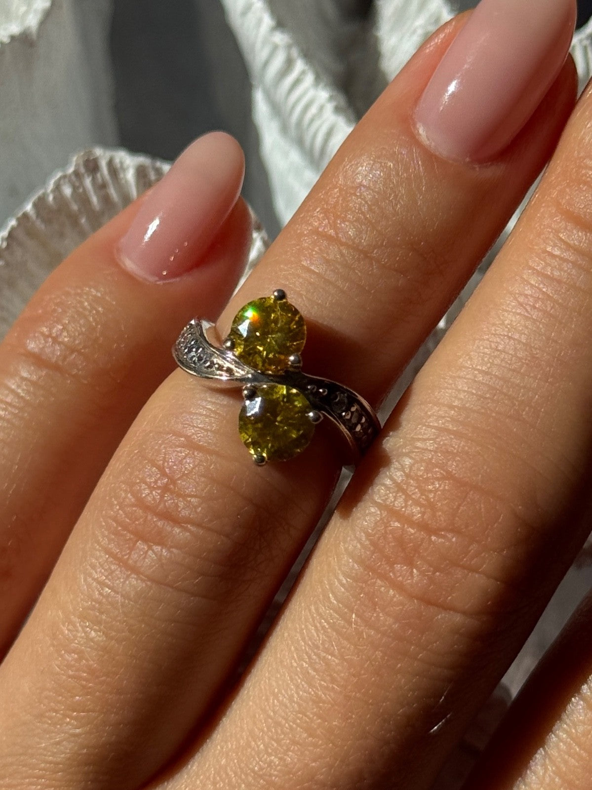 Shiny 925 Sterling Silver Cz Ring Size 4.5