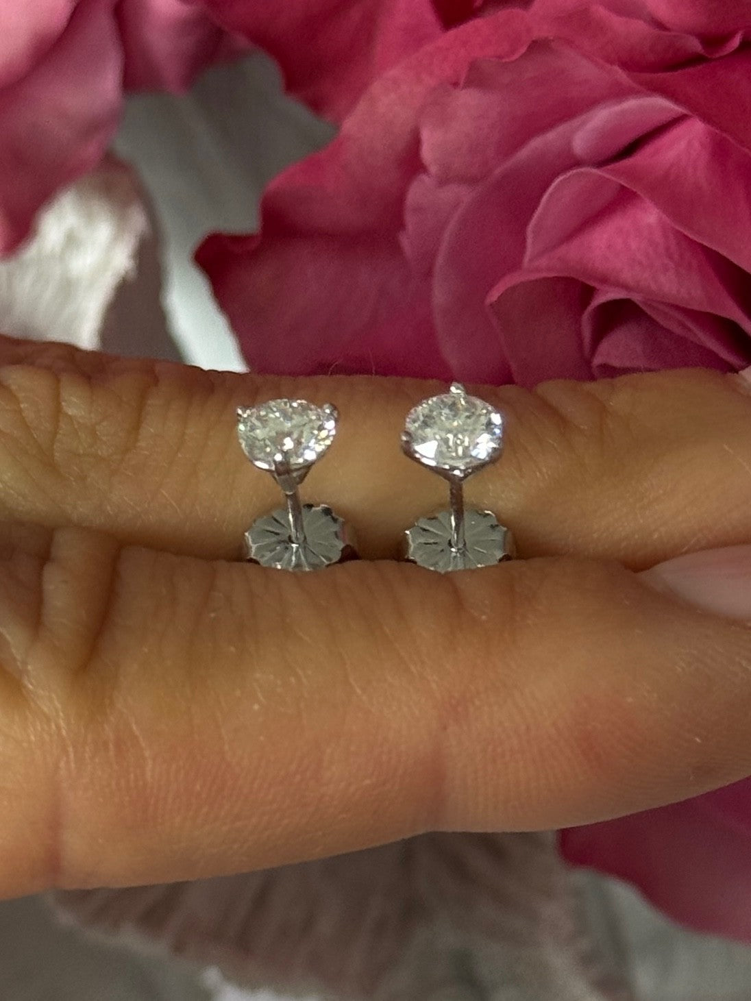 Elegant 14K White Gold 1 carat Diamond Earrings