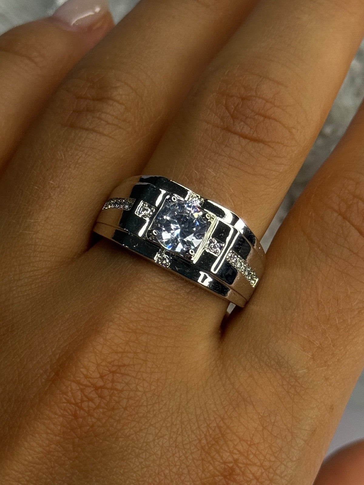 Mens 925 Sterling Silver CZ Ring Size 9.5