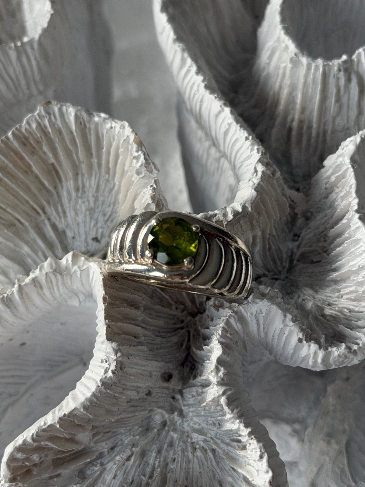 925 Sterling Silver Peridot Ring Size 6