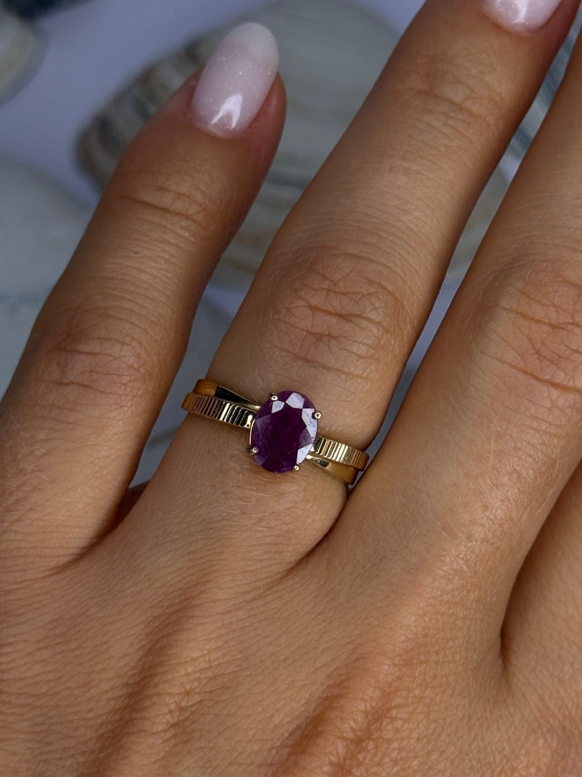 Elegant 10K Yellow Gold Ruby Ring Size 7