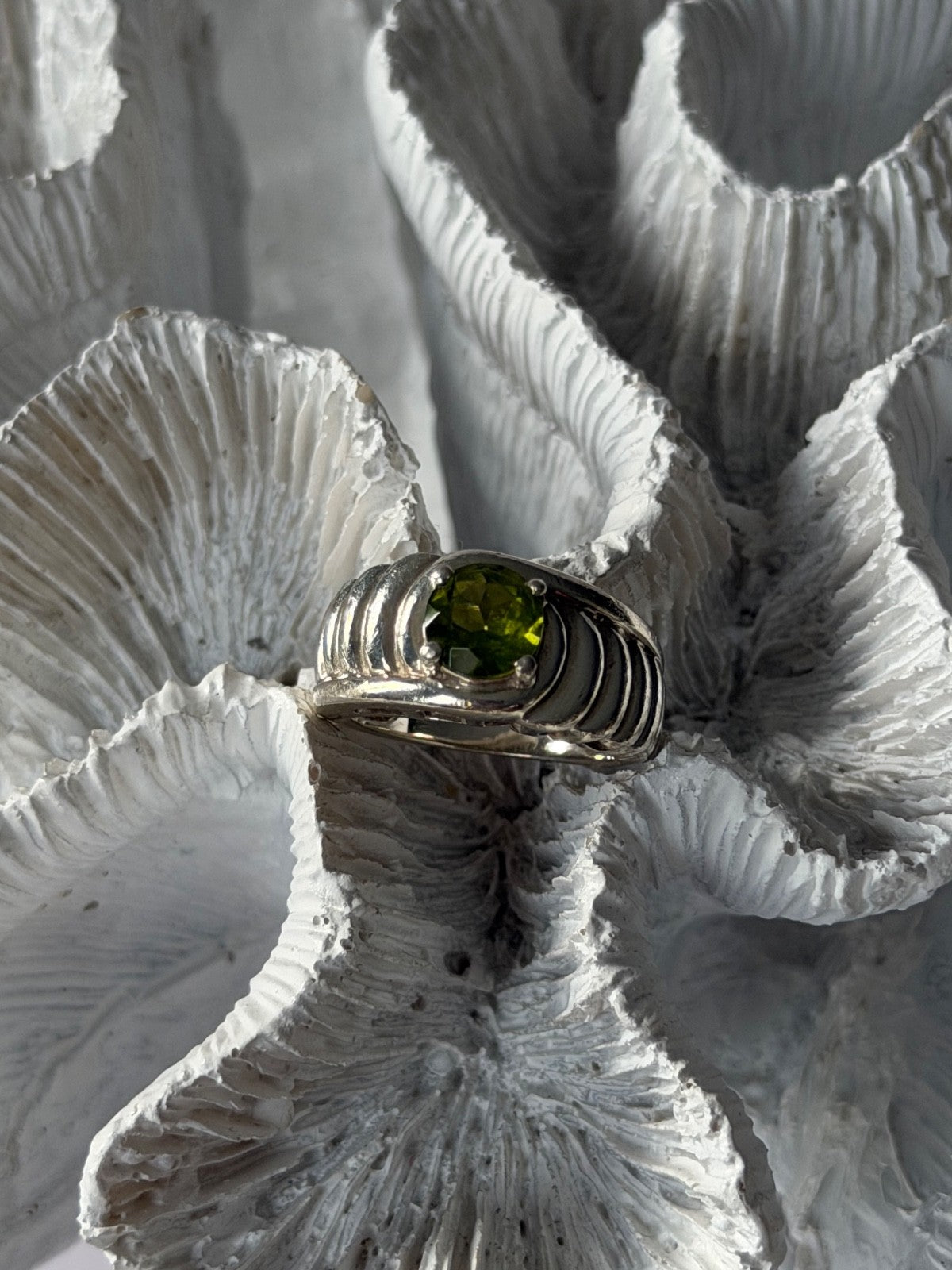 925 Sterling Silver Peridot Ring Size 6