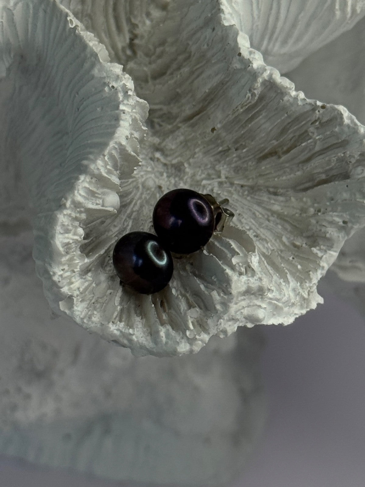 925 Sterling Silver Black Pearl Earrings Length 0.30 Inch