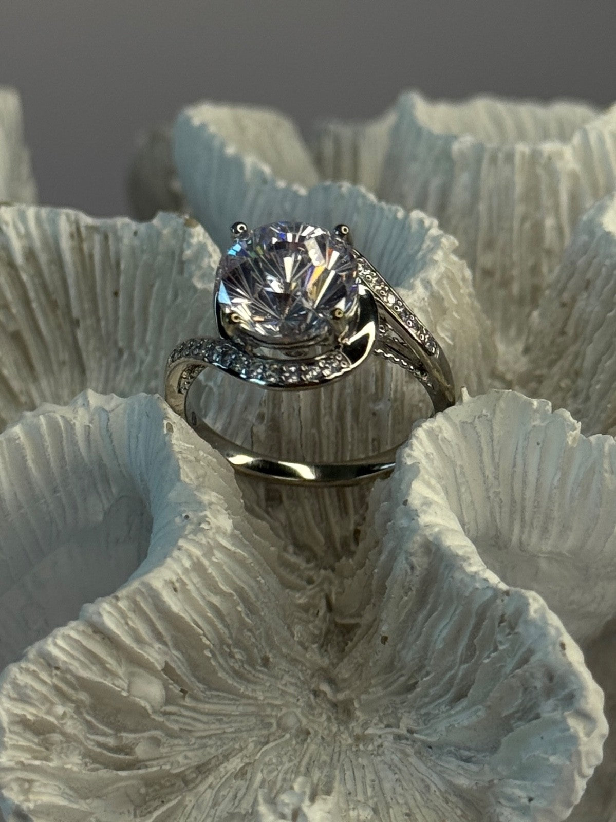 Shiny 925 Sterling Silver Cz Ring Size 8