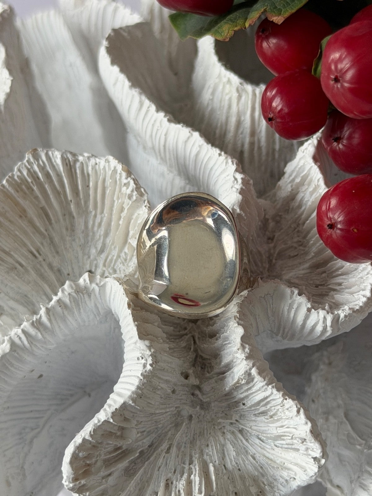 Elegant Design 925 Sterling Silver Ring Size 6