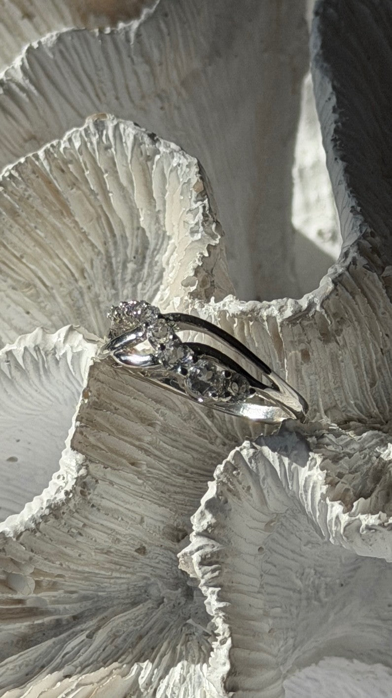 Lovely 925 Sterling Silver Cz Ring Size 8.5