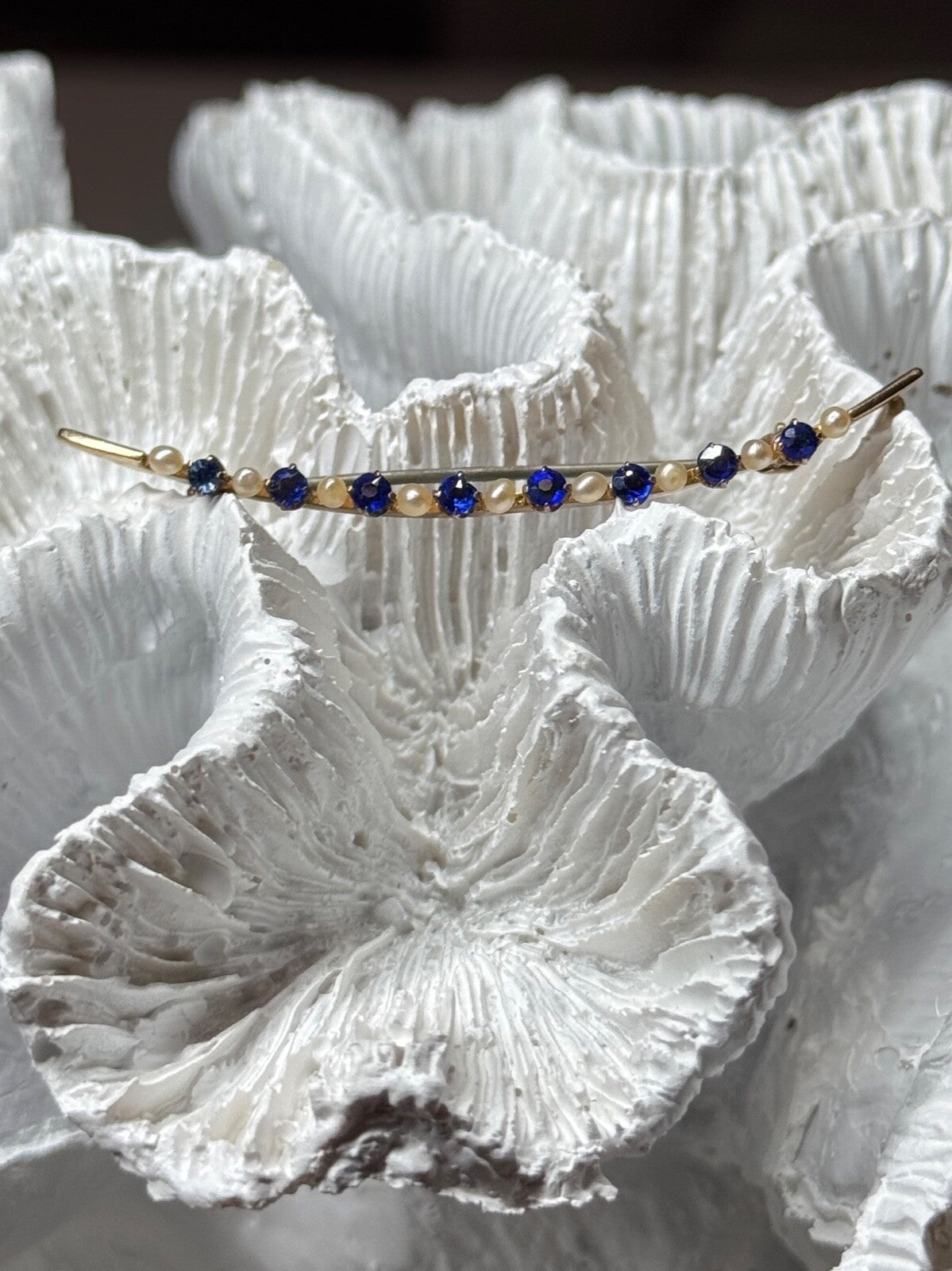 10K Yellow Gold Sapphire & Pearls Brooch Length 2 Inch