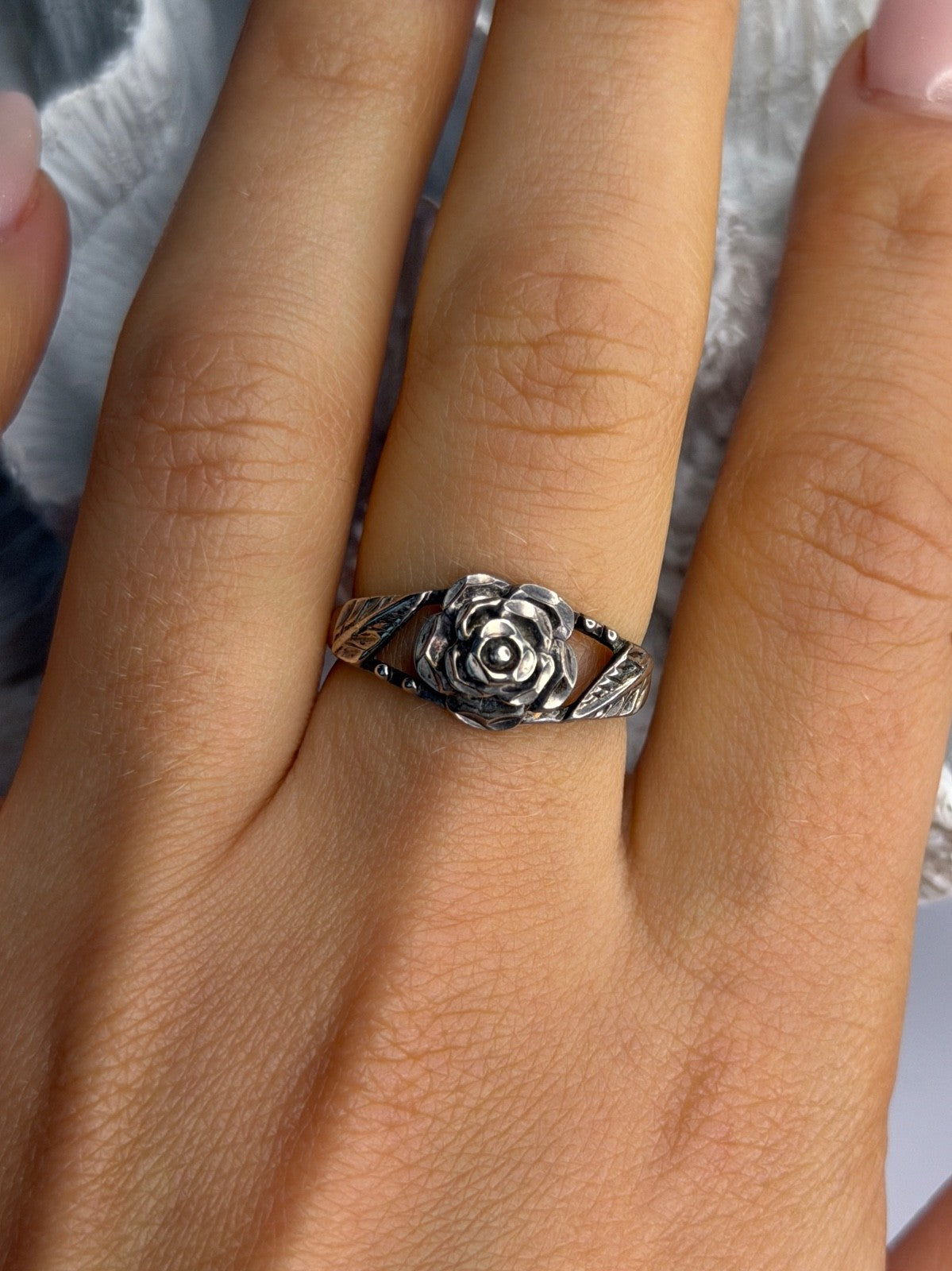 Flower Design 925 Sterling Silver Ring Size 8