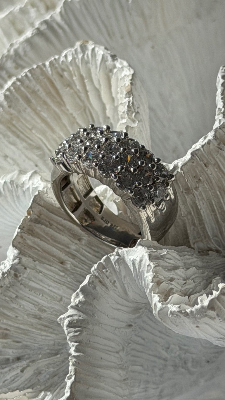 Beautiful 925 Sterling Silver Cz Ring Size 5