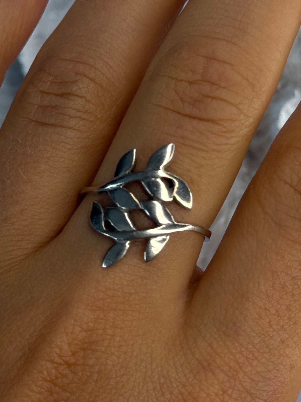 925 Sterling Silver Leaves Ring Size 9