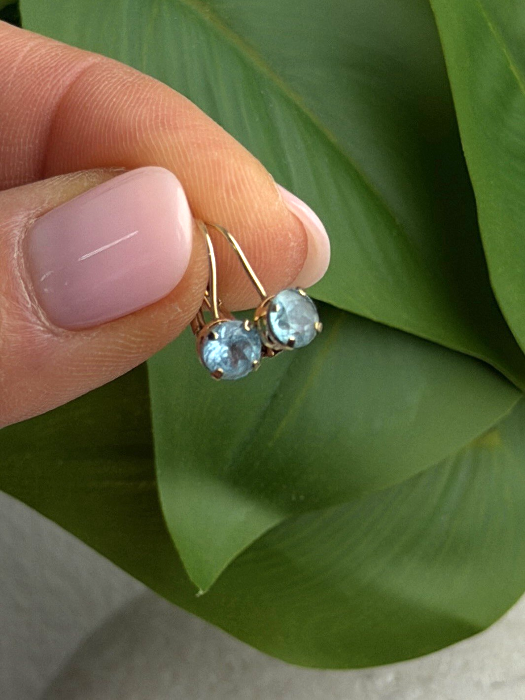 Beautiful 10K Yellow Gold Blue Topaz Leverback Earrings