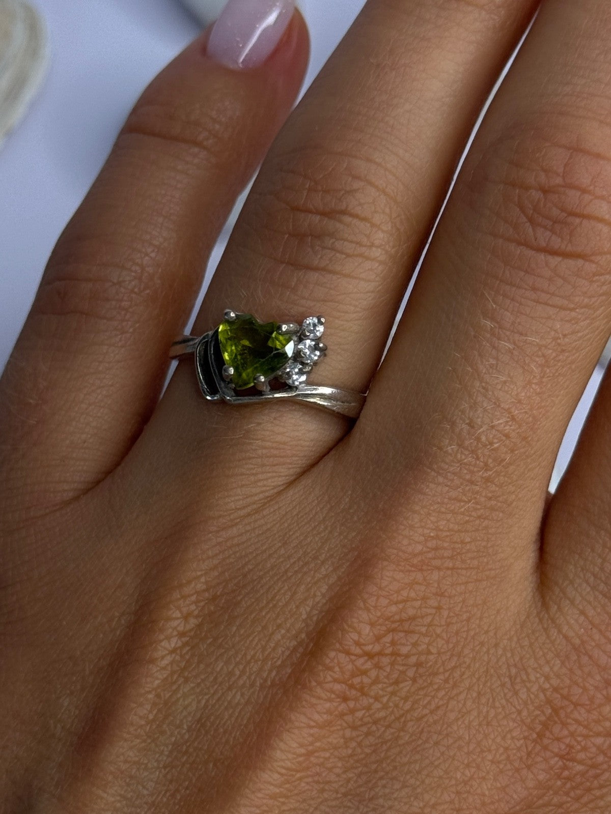 925 Sterling Silver Peridot Heart & Beryl Ring Size 8