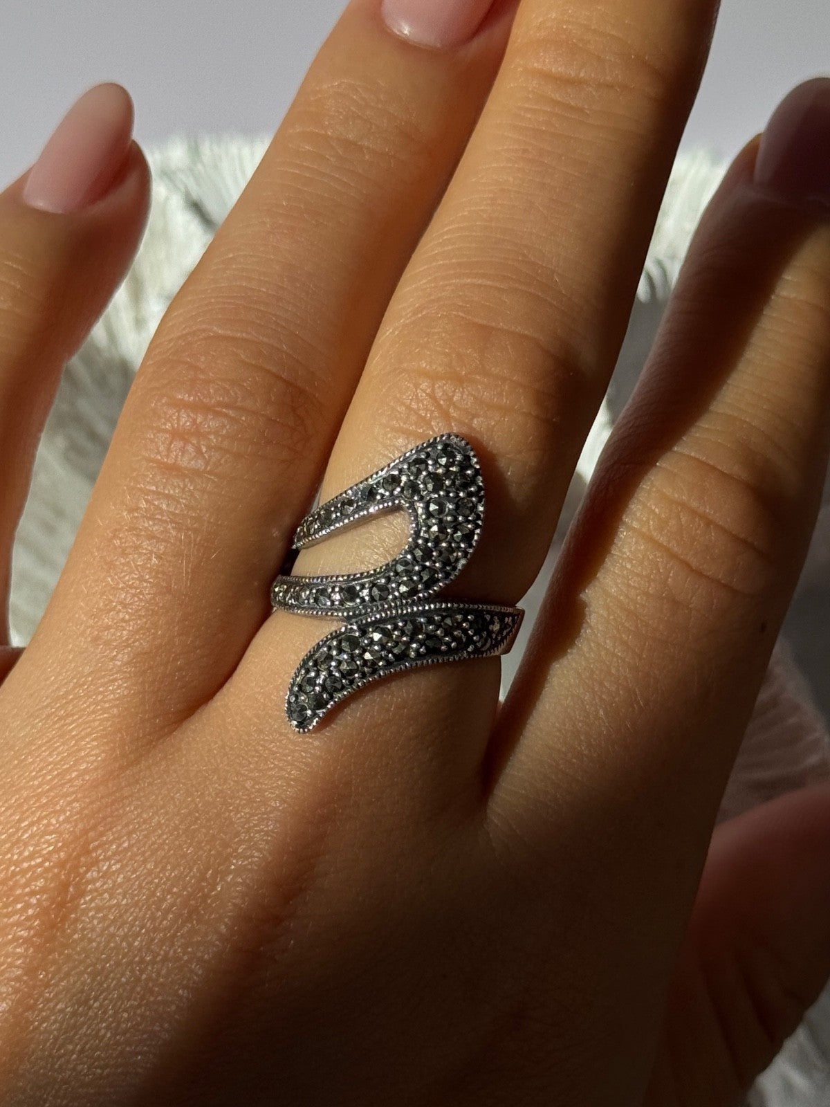 Beautiful Design 925 Sterling Silver Marcasite Ring Size 7.5