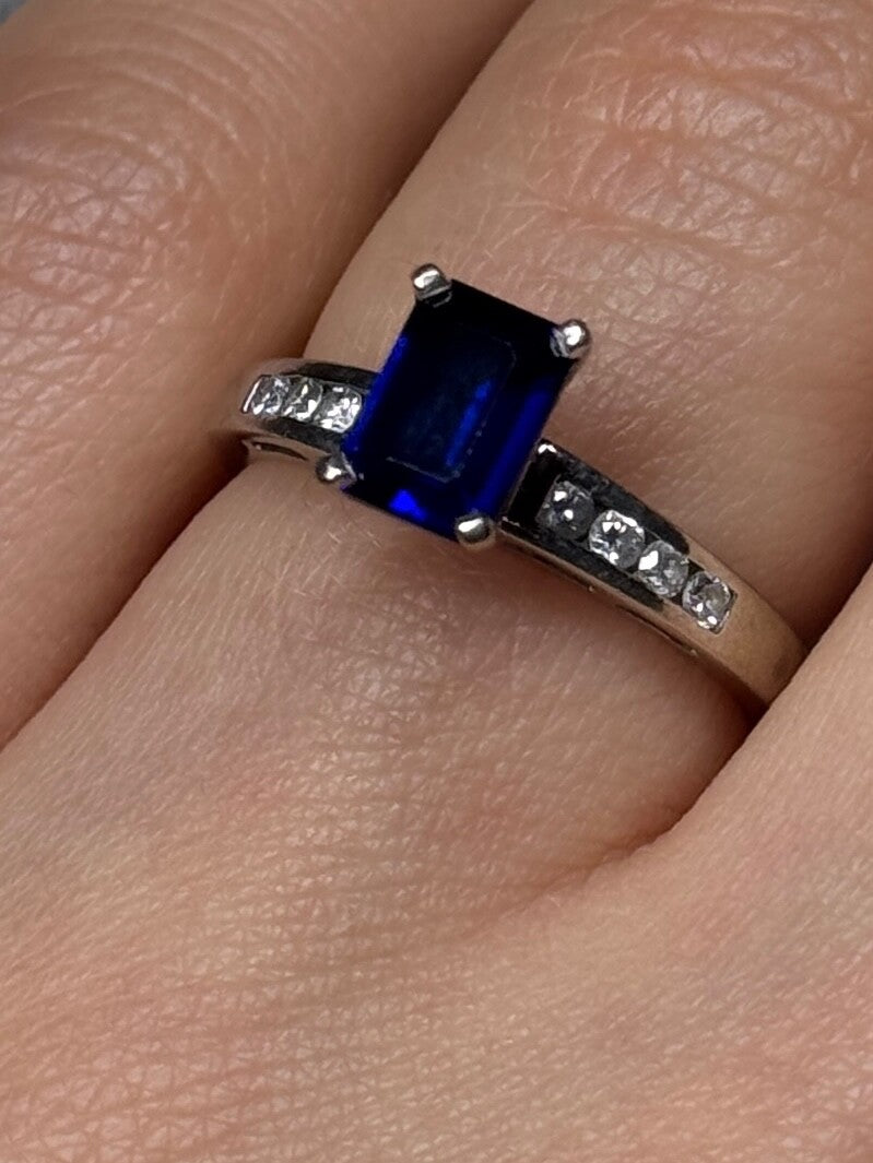14K White Gold Sapphire & Diamonds Ring Size 5.5