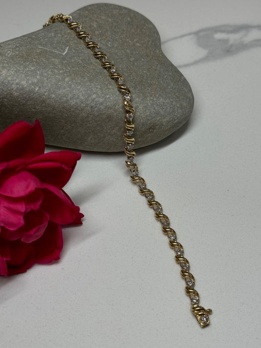 14K Yellow Gold Elegant Bracelet Diamonds Length 7 Inch