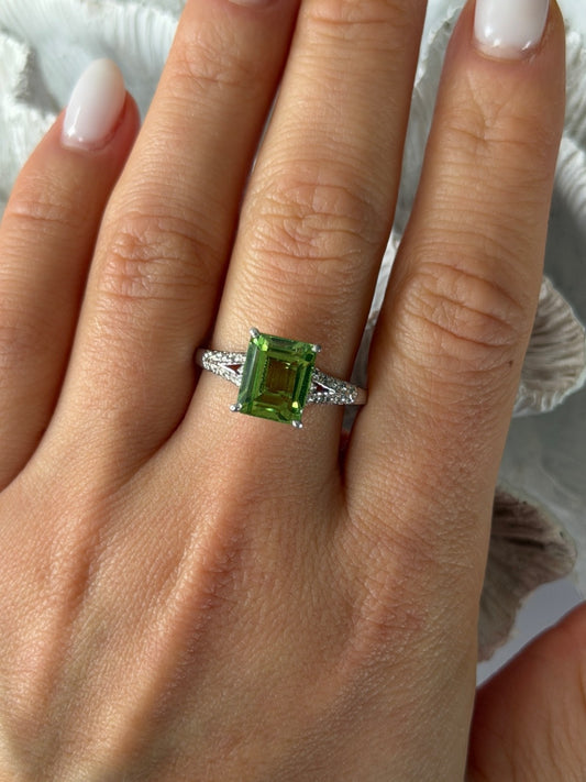 925 Sterling Silver Peridot Ring Size 10