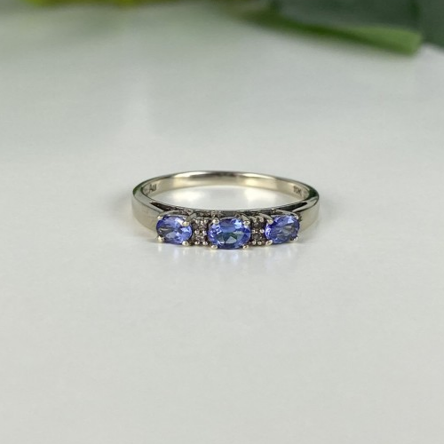 10K White Gold Iolite & Diamond Ring Size 7.5