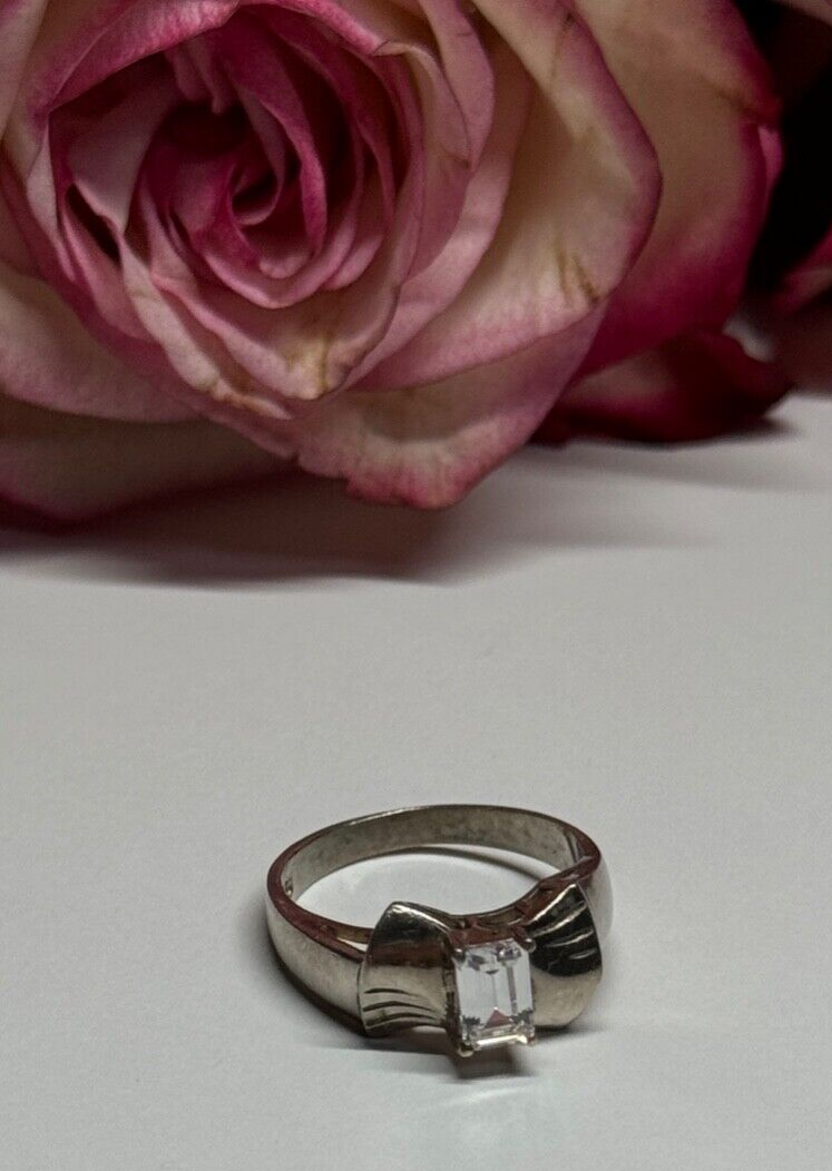 925 Sterling Silver White Topaz Ring Size 6